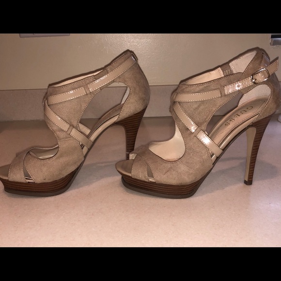 Guess 👠 - Picture 2 of 5